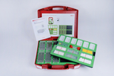 The picture shows a red carrying case equipped with various experimental equipment and accessories for educational purposes. It contains, among other things, transparent containers, pipettes and instructions for germination experiments.