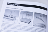 The picture shows instructions for setting up an experiment on the topic of flight and flying. It shows schematic representations of holders for a force gauge, resistance bodies and the mounting points of the experimental setup.