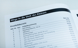 The picture shows a page from a catalog for experimental supplies, which contains an overview of various items and their order numbers. Products such as iodine solution, microtome and various types of slides and cover glasses are listed.