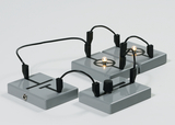 The picture shows an experimental setup with several gray building blocks connected by cables. Some of these building blocks are equipped with lamps that demonstrate a luminous function.