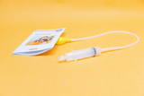 The picture shows a syringe with a tube and a brochure entitled &quot;Water and Air&quot;. The materials are part of an experiment kit for the German education system that deals with scientific topics.