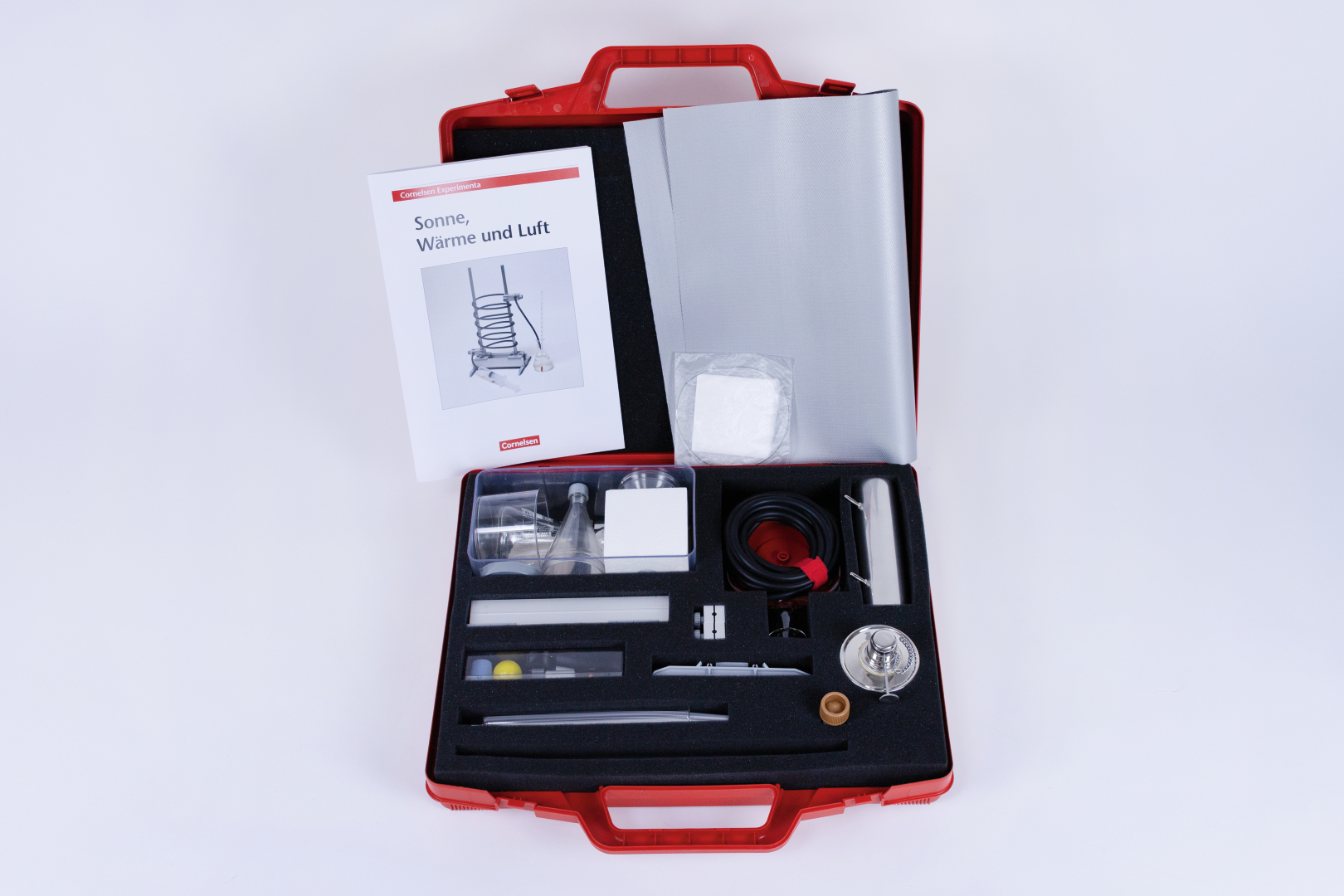 The picture shows a red suitcase containing an experiment kit on the topic of &quot;Sun, Heat and Air&quot;. The suitcase contains various devices and materials that can be used to carry out experiments in the educational field.