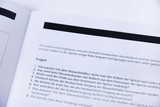 The image shows a page of a document with instructions and questions for an experiment in which the behavior of a plunger in a syringe is observed. Various questions are asked about the physical processes and the forces involved.