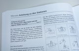 The picture shows instructions for building a thermometer for students, with information and explanations for stations A2 and A3. It also lists the steps to ensure that the thermometer works correctly.