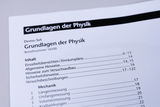 The picture shows a table of contents of a demo set on the basics of physics, intended for educational use in Germany. It lists various topics and sections such as mechanics, safety and experiment instructions.