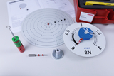 The picture shows various scientific experiment materials, including a round measuring scale and a target with radial lines. Additionally, several magnetic components and instructions for conducting physics experiments are shown.