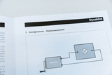 The picture shows instructions from an experiment manual that deals with the topic &quot;energy flow - electron current&quot;. It contains a schematic diagram that presumably describes an electrical circuit or an experimental setup.