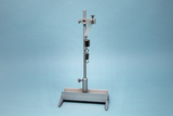The picture shows an experimental device for physical measurements, which consists of a stable base and a vertical rod from which weights can be hung. It is suitable for demonstrating forces and the interaction of weight and tension.