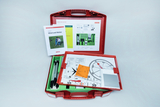 The picture shows a red suitcase with experimental materials on the topic of &quot;wind and weather&quot;. It contains a textbook, various measuring instruments and worksheets that can be used to carry out experiments in the educational field.