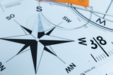 The image shows a detailed compass rose with a variety of cardinal directions arranged on a white background. Other geometric measuring instruments useful for experimental projects in the educational field can also be seen.