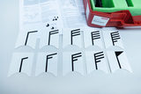 The picture shows a collection of cards with different graphic patterns that can be used in a teaching application on the topic of &quot;wind and weather&quot;. Next to it is a manual that contains instructions and explanations on how to use the cards.