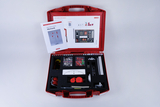 The picture shows a red case with experimental materials for mechanics, including various components such as pulley systems, a measuring scale and instructions. The case is clearly arranged and is suitable for use in education.