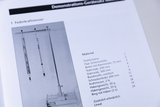 The picture shows an illustration of a spring force gauge and the associated materials on a page of a catalog for experimental supplies. The list describes the individual components and their quantity that are required for the construction.