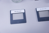 The image shows two microscopy objects with labels indicating the number of lines per millimeter: one with 300 lines/mm and the other with 80 lines/mm. These objects are part of the educational experiment supplies.