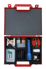 The picture shows a red box equipped with materials for experiments. The items included include a flashlight, batteries, copper wires and various connectors that can be used for school experiments.
