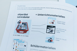 The picture shows materials for teaching with the eXperiBot learning robot, put together in a red box. Various teaching materials such as “Smart Factory” and “Labyrinth” are listed, which can be used in parallel with the robots.