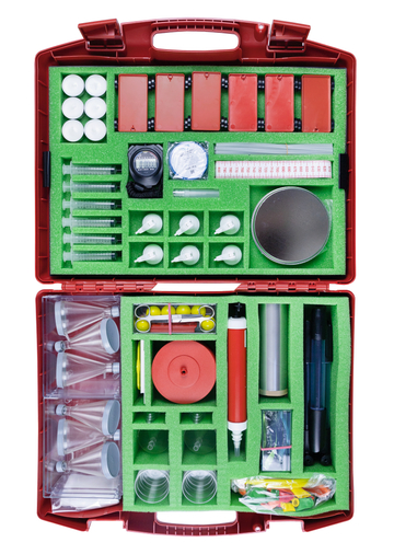 A box contains various experimental materials suitable for science classes. These include measuring instruments, containers, syringes, and other equipment that introduce students to scientific concepts in an interactive way.